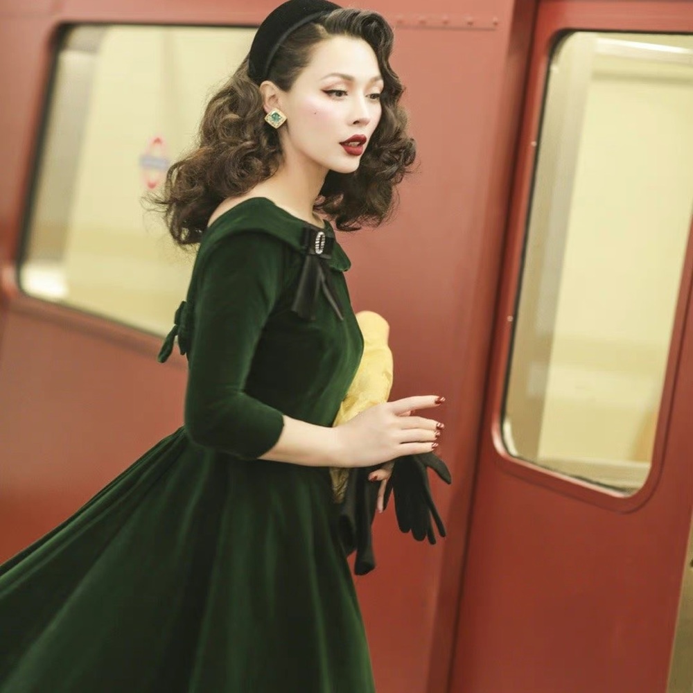 le palais vintage classic elegant Mrs Maisel style emerald velvet swing dress